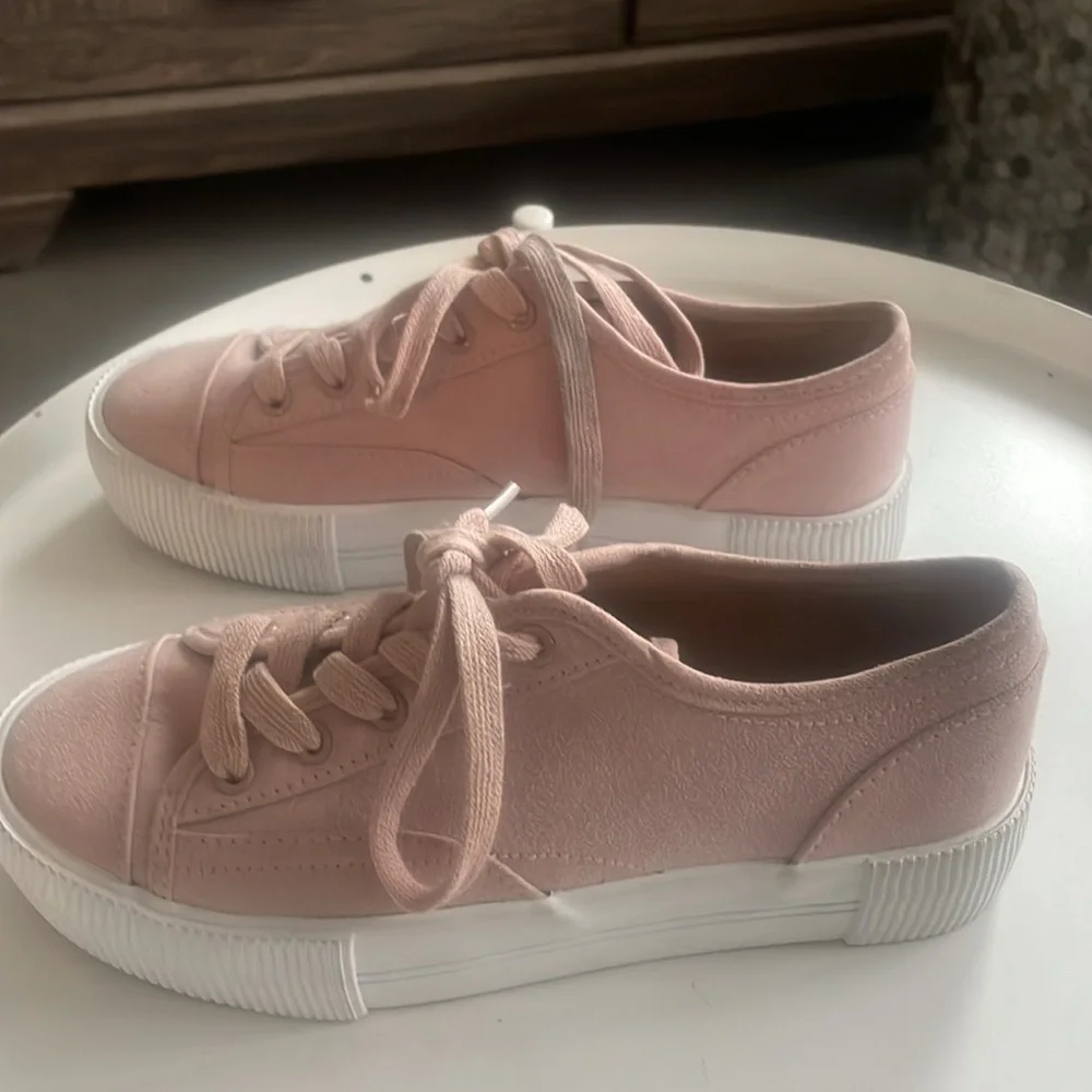 H &M by Divided NWOT Platform Sneakers - Picture 6 of 17